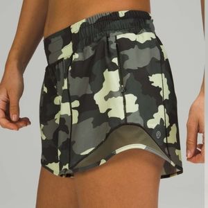 Lululemon Hotty Hot Low Rise Short 4"